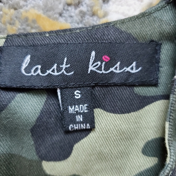 Last Kiss Sleeveless Camo Top with Cutouts - Picture 6 of 8